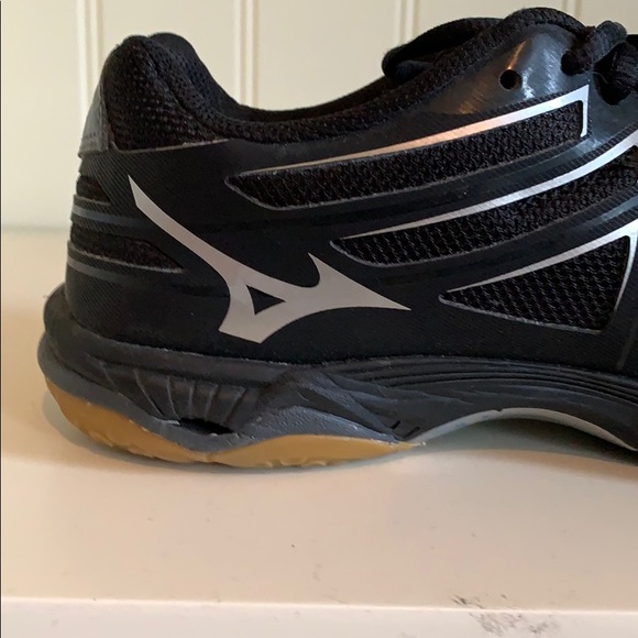 Volleyball Shoes - Picture 4 of 7